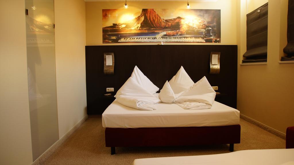 Gersthofer Auszeit Hotel Герстхофен Екстериор снимка